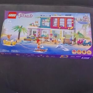 Retired 686 piece lego set vacation beach house lego friends